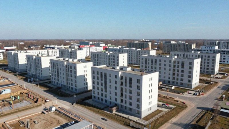 Jak bezpieczeństwo pożarowe wpływa na minimalne odległości między blokami?