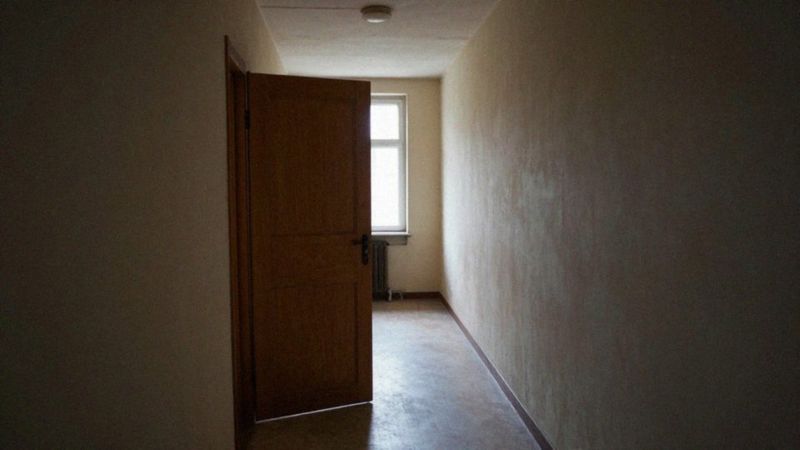 Jak przebiega eksmisja komornicza?
