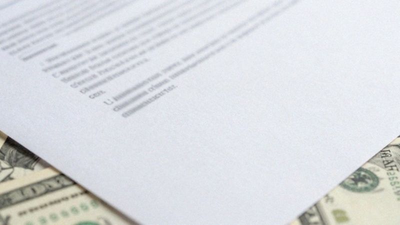 Jak umowa reguluje wkłady i role wspólników?