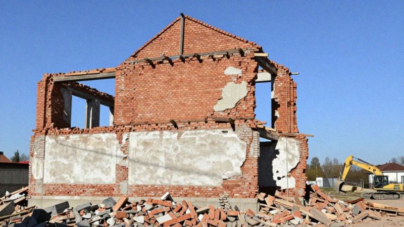 Kiedy wystarczy zgłoszenie rozbiórki, a kiedy pozwolenie?