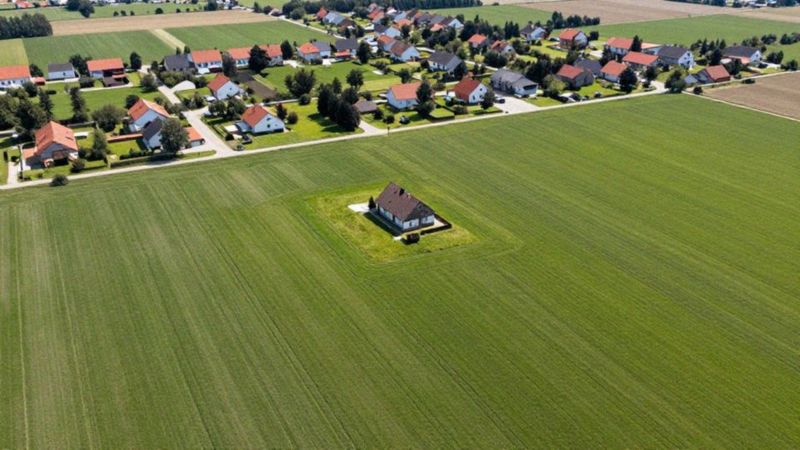 Jakie są przesłanki ustanowienia drogi koniecznej?