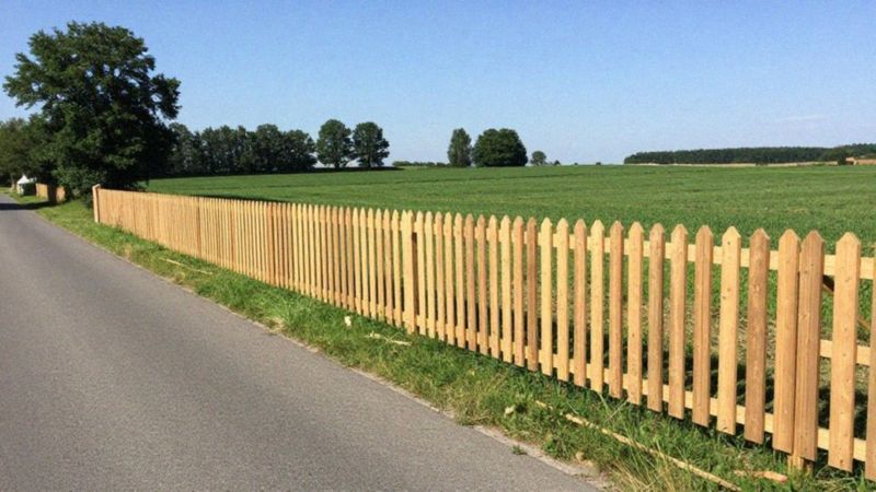 Czy ogrodzenie może stać 0,5 m od drogi gminnej?