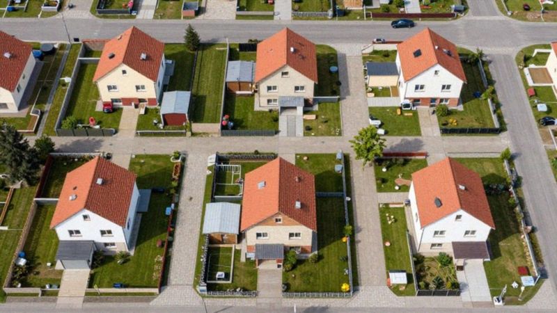 Ile budynków można postawić na 500 m² działki?