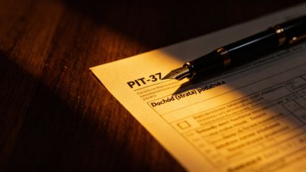 PIT-37: Gdzie znaleźć dochód brutto i jak go obliczyć?