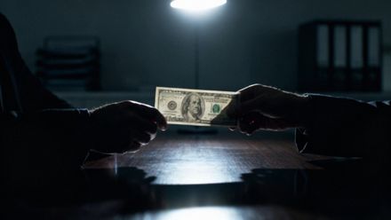 Skąd urząd skarbowy wie o darowiźnie? Analiza i ważne informacje