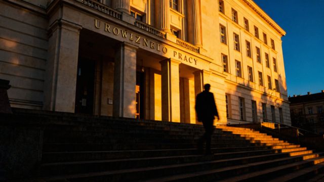 Zwolnienie dyscyplinarne a urząd pracy — co musisz wiedzieć?